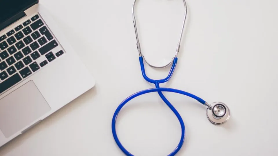 Stethoscope beside a laptop, evaluating online health information
